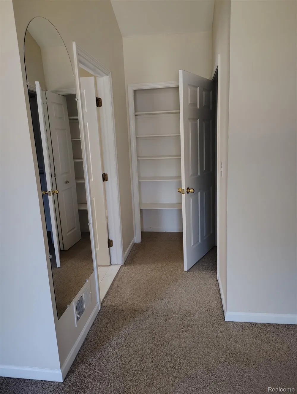 3140 Mulberry Court Wixom City, MI 48393