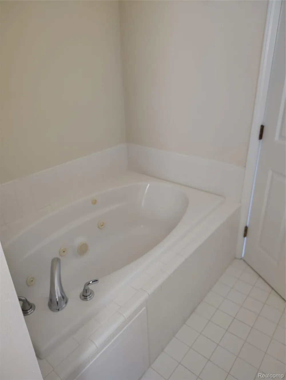 3140 Mulberry Court Wixom City, MI 48393