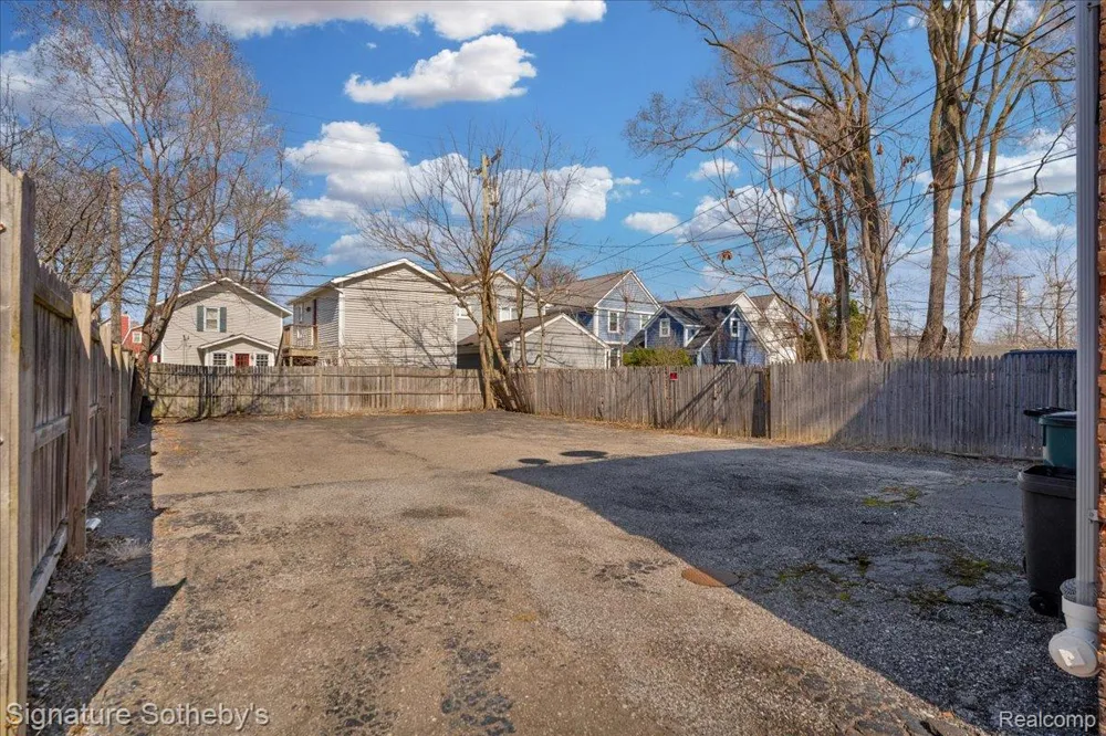 1407 E 14 Mile Rd Unit #2 Birmingham City, MI 48009