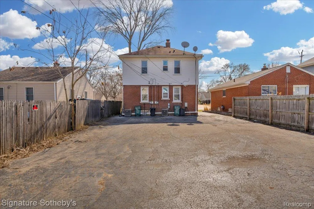 1407 E 14 Mile Rd Unit #2 Birmingham City, MI 48009