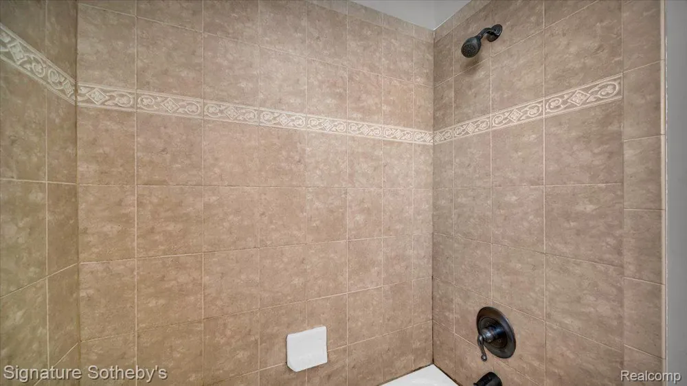 1407 E 14 Mile Rd Unit #2 Birmingham City, MI 48009