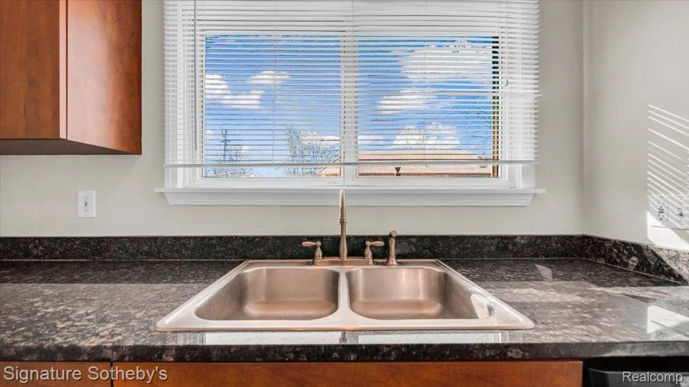 1407 E 14 Mile Rd Unit #2 Birmingham City, MI 48009
