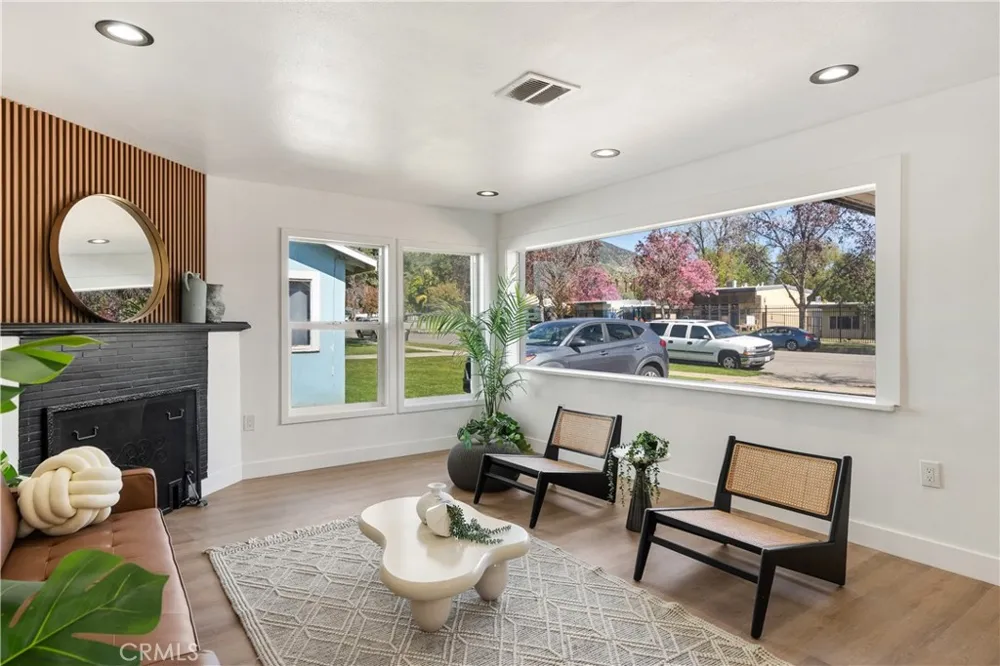 915 Pasadena Avenue Azusa, CA 91702