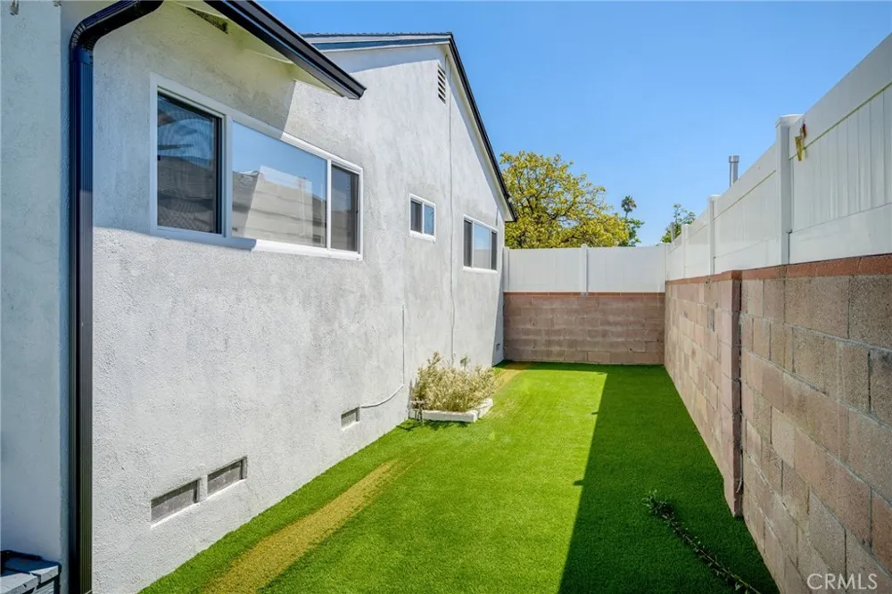 11007 Collett Granada Hills, CA 91344