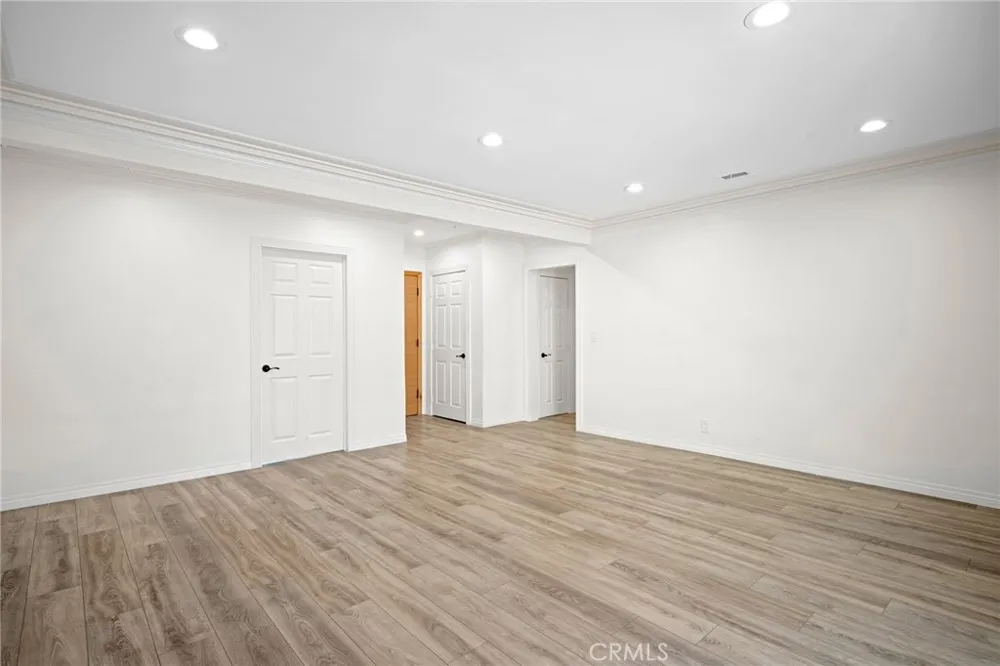 11007 Collett Granada Hills, CA 91344