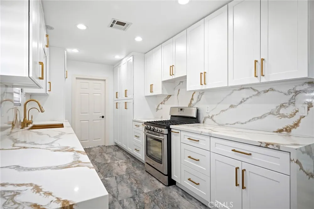 11007 Collett Granada Hills, CA 91344