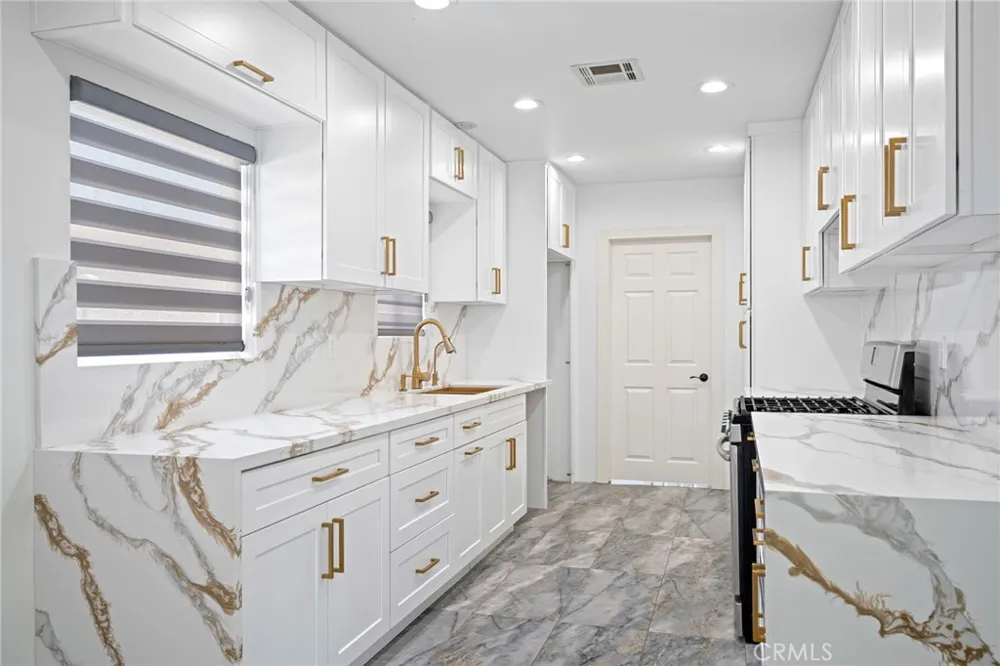 11007 Collett Granada Hills, CA 91344
