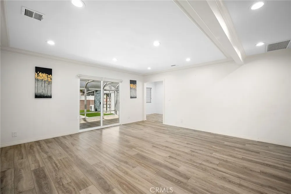 11007 Collett Granada Hills, CA 91344