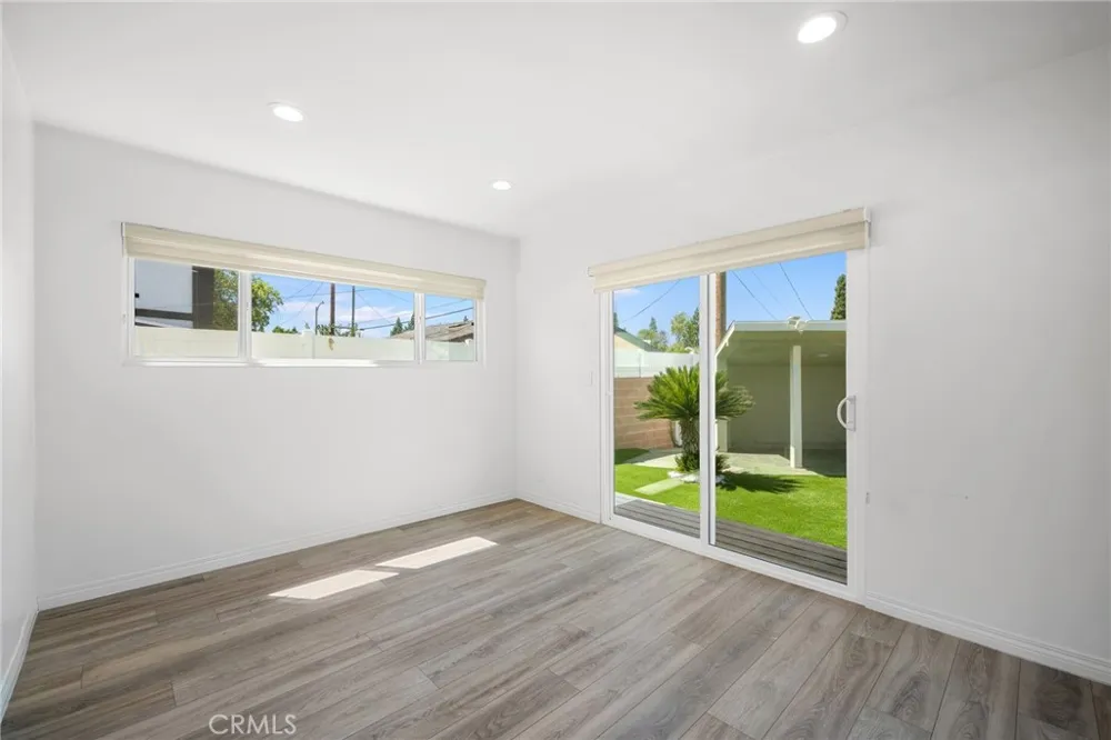 11007 Collett Granada Hills, CA 91344