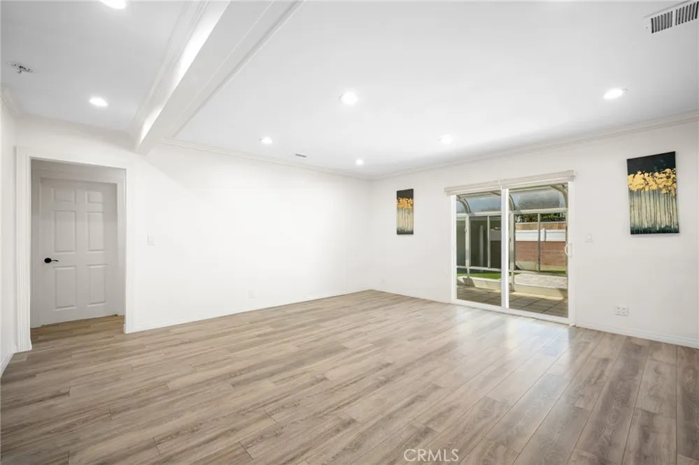 11007 Collett Granada Hills, CA 91344
