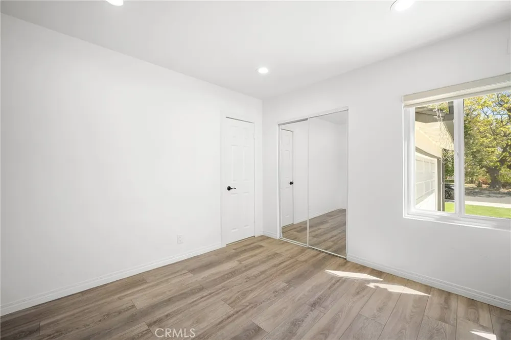 11007 Collett Granada Hills, CA 91344