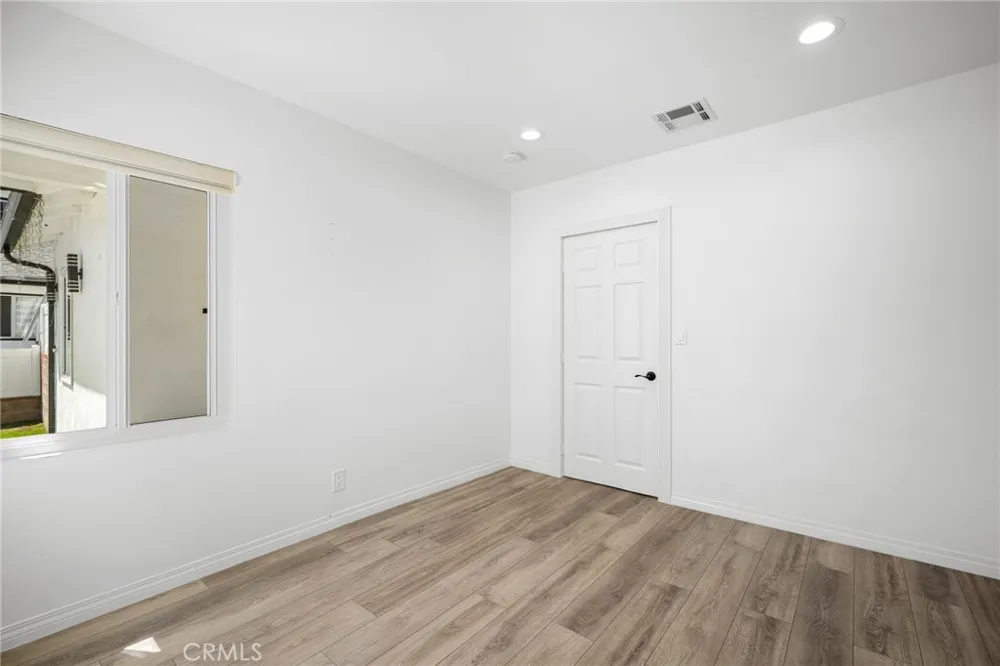 11007 Collett Granada Hills, CA 91344