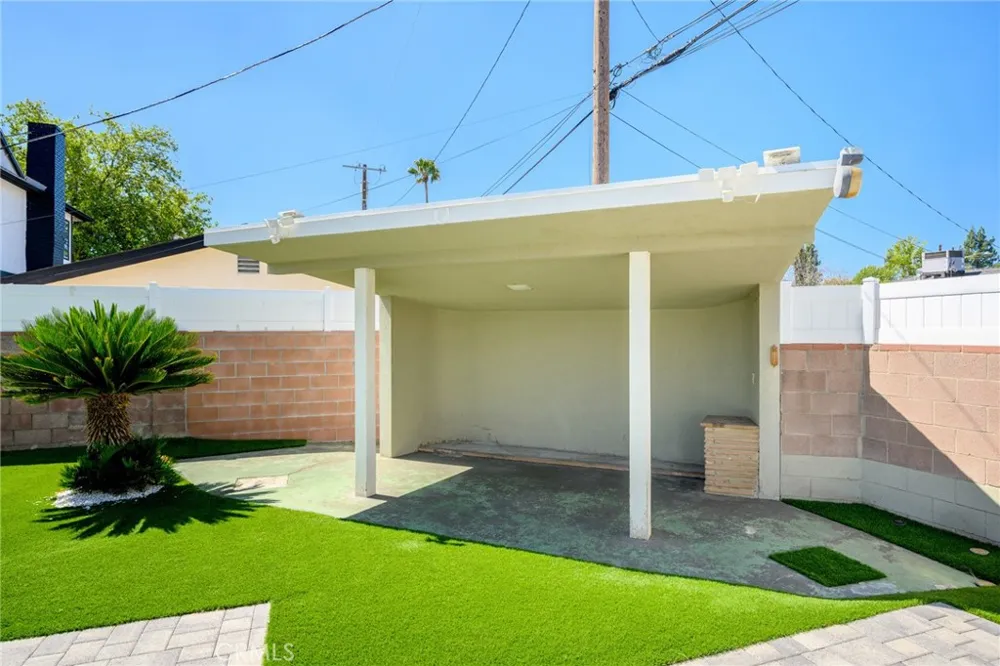 11007 Collett Granada Hills, CA 91344