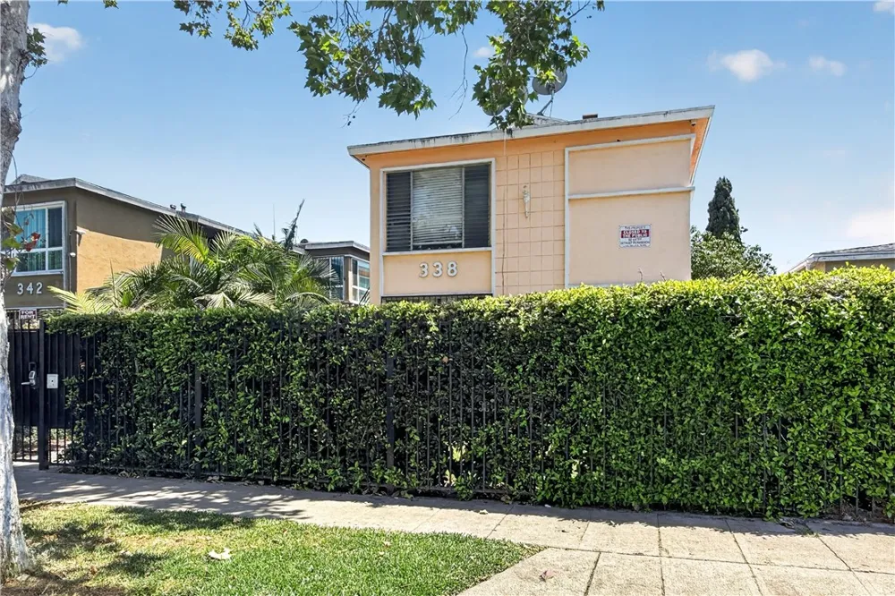 338 E 99th Los Angeles, CA 90003