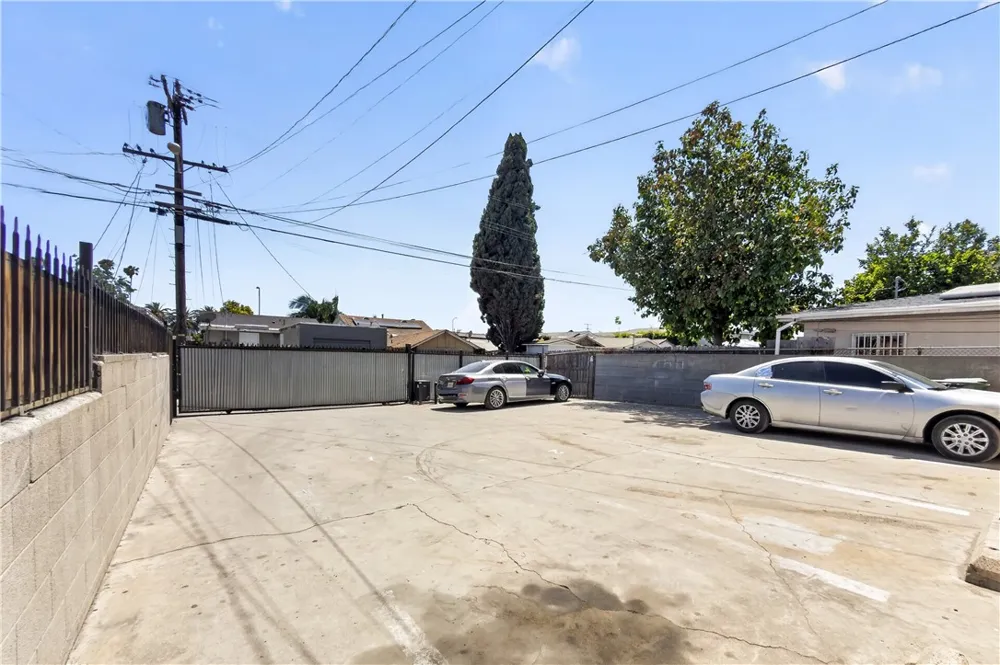 338 E 99th Los Angeles, CA 90003