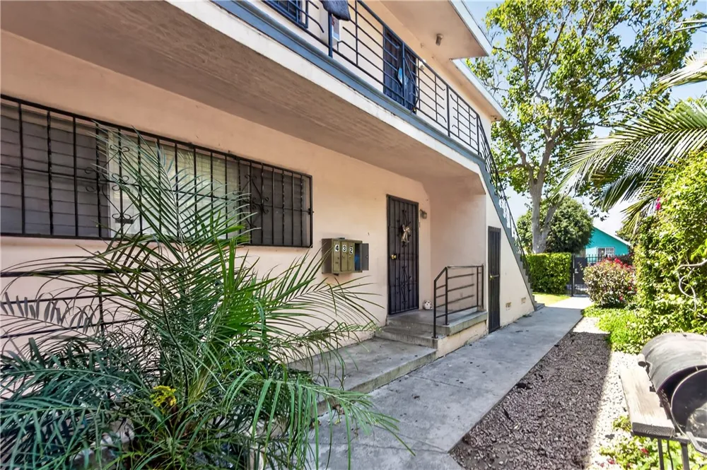 338 E 99th Los Angeles, CA 90003