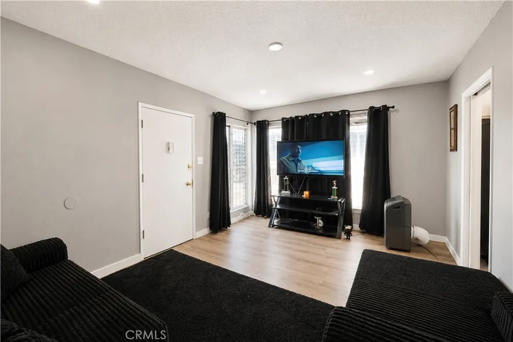 338 E 99th Los Angeles, CA 90003