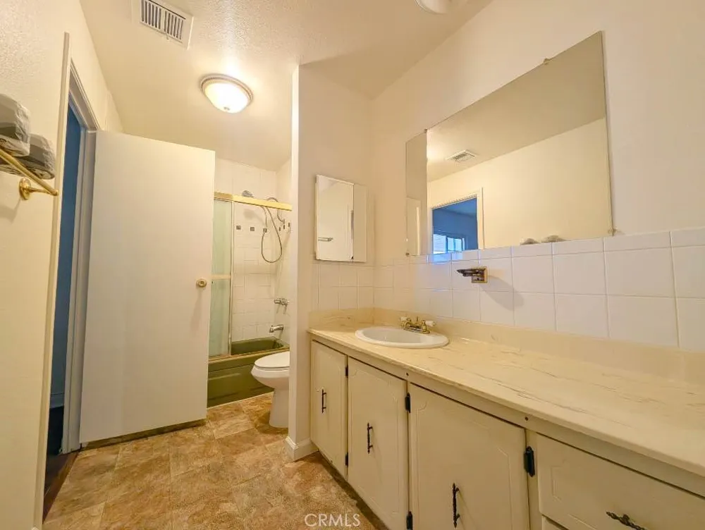 10213 Overland Beaumont, CA 92223