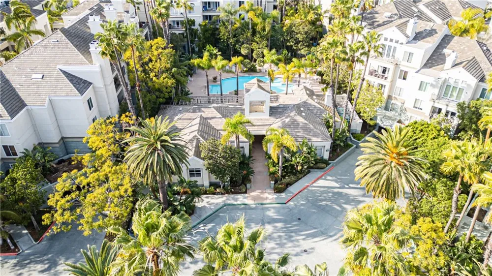 2233 Martin #109 Irvine, CA 92612