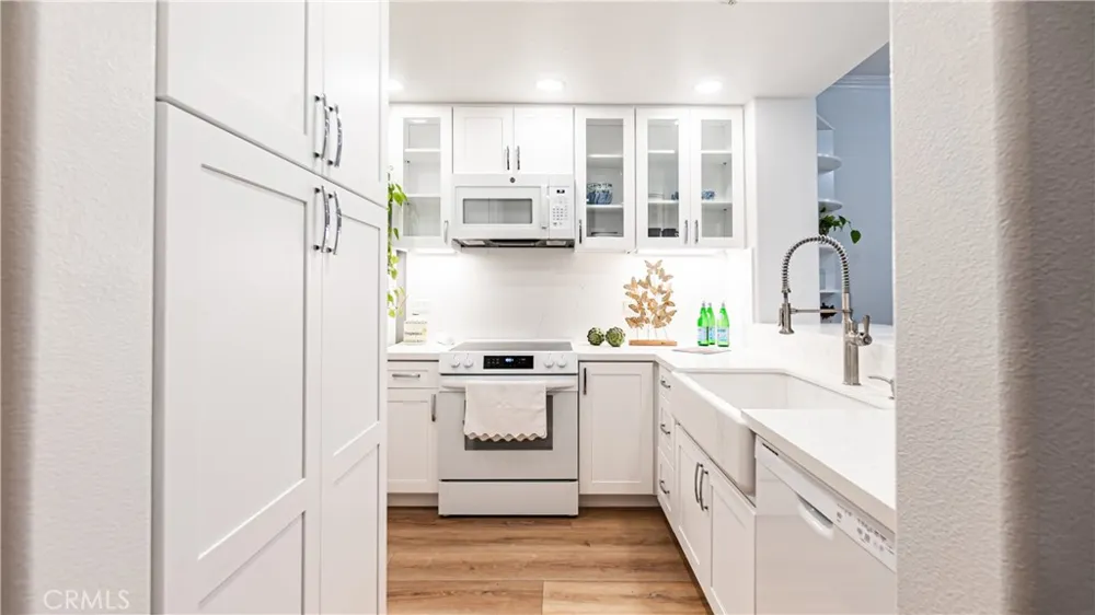 2233 Martin #109 Irvine, CA 92612