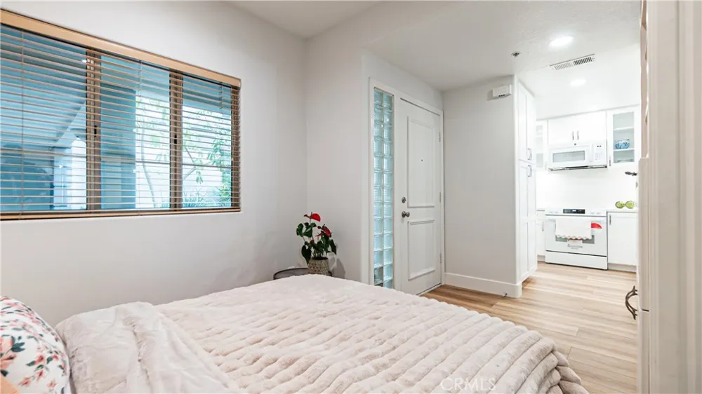 2233 Martin #109 Irvine, CA 92612