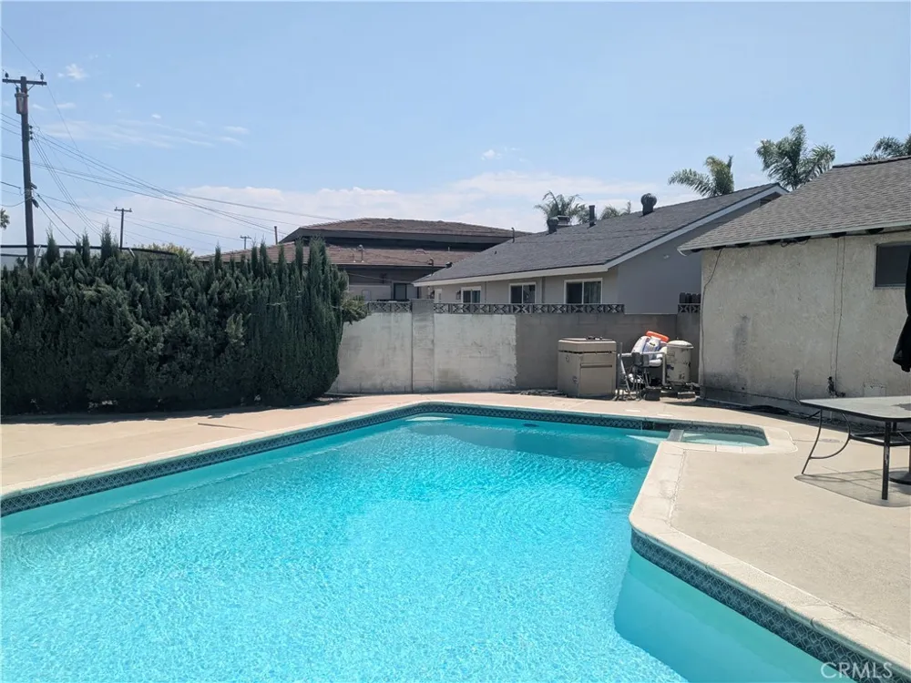 8252 Fontainbleau Way Cypress, CA 90630