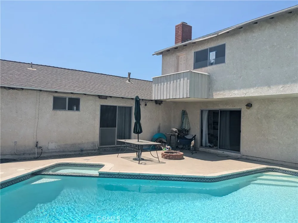 8252 Fontainbleau Way Cypress, CA 90630
