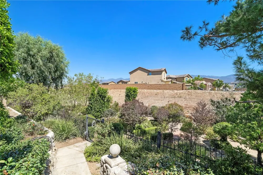 2437 Sycamore Rialto, CA 92377