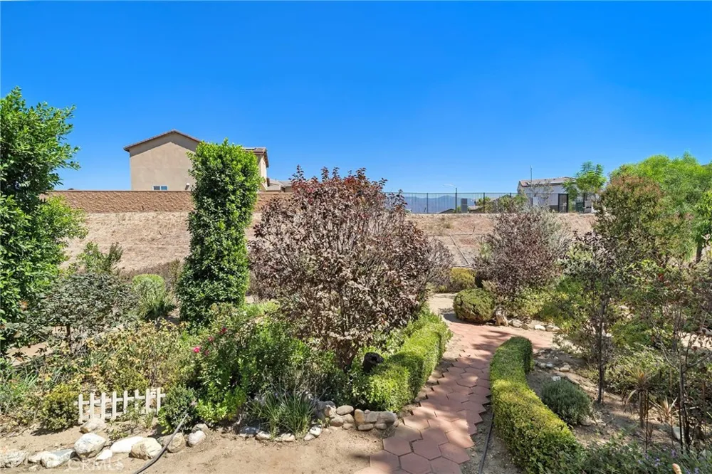 2437 Sycamore Rialto, CA 92377
