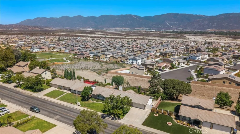 2437 Sycamore Rialto, CA 92377