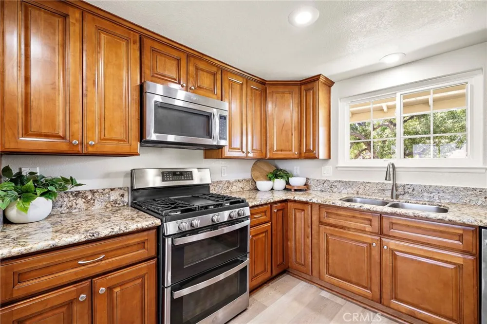 2437 Sycamore Rialto, CA 92377
