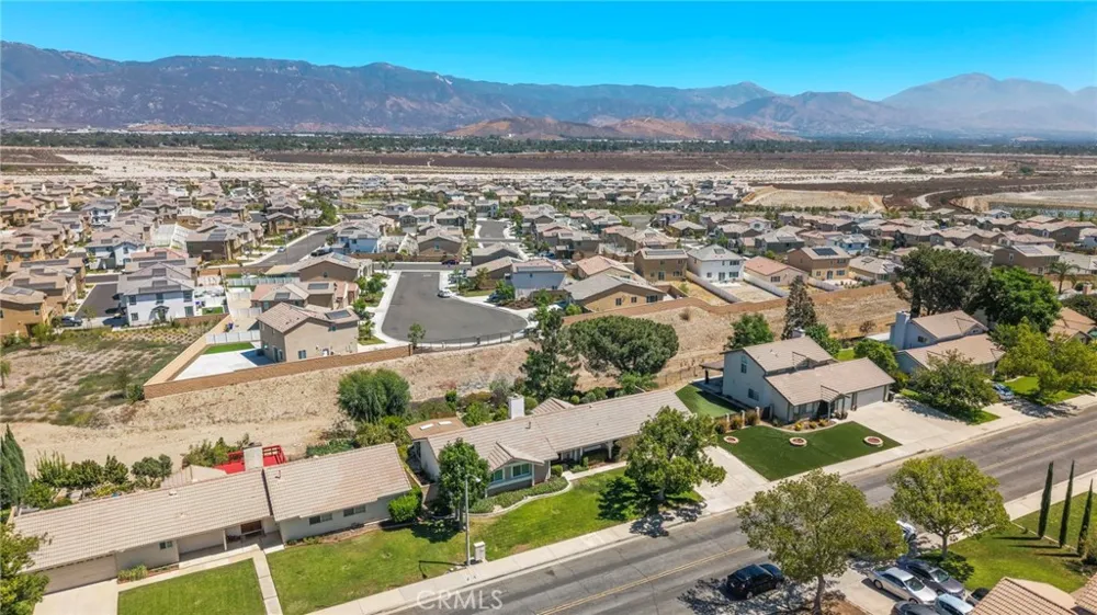 2437 Sycamore Rialto, CA 92377