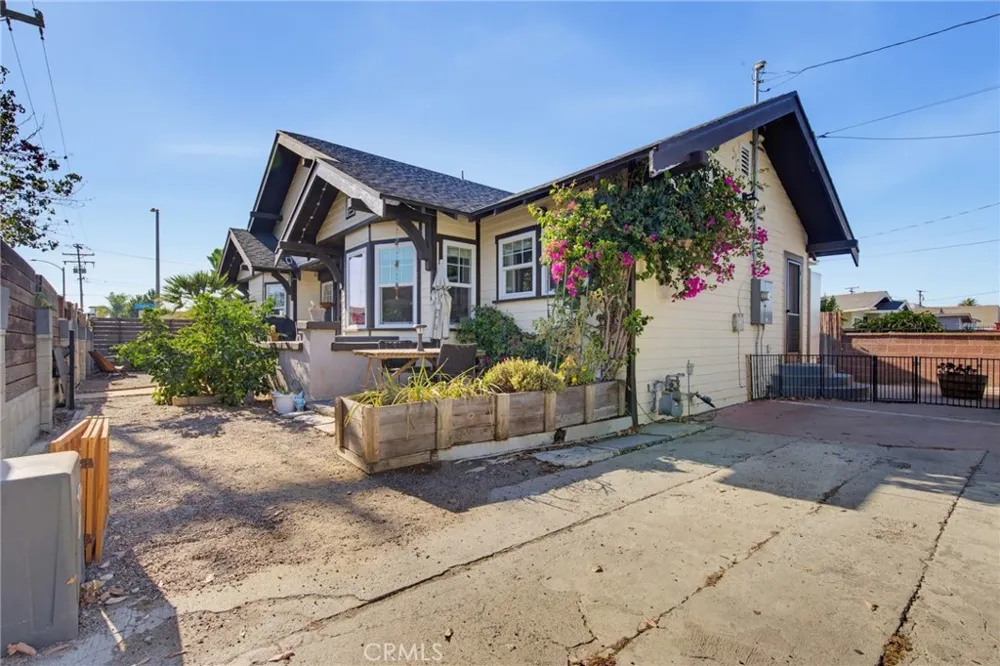 1754 Linden Avenue Long Beach, CA 90813