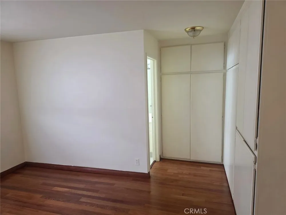 18601 Collins Street #D7 Tarzana, CA 91356