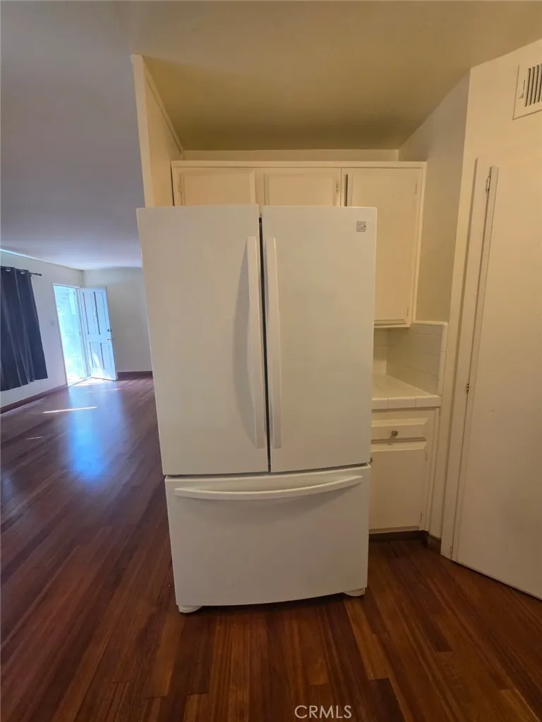 18601 Collins Street #D7 Tarzana, CA 91356