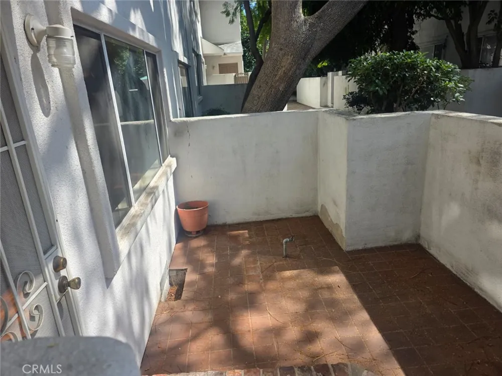 18601 Collins Street #D7 Tarzana, CA 91356