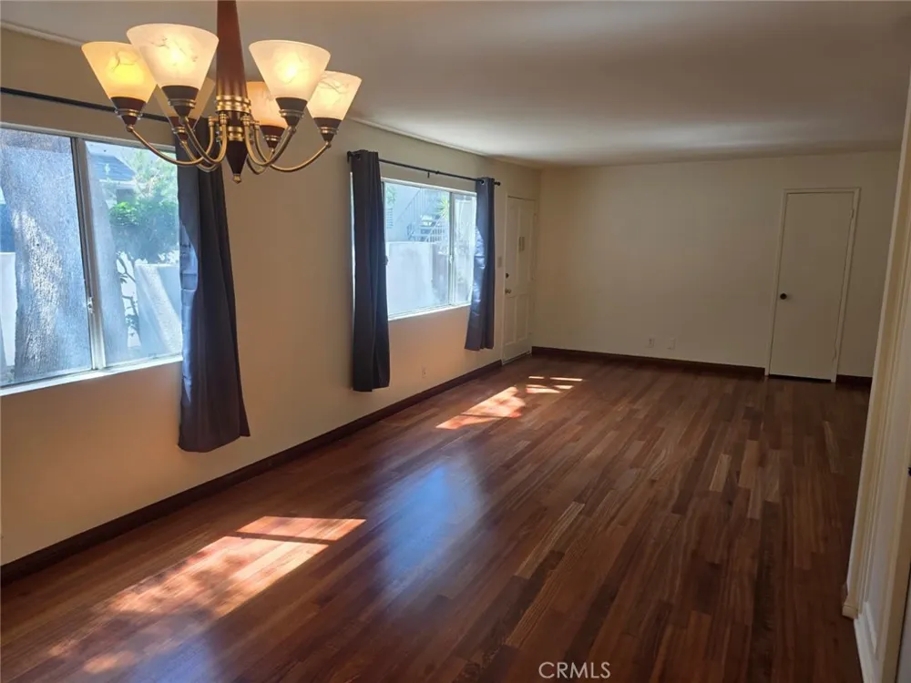 18601 Collins Street #D7 Tarzana, CA 91356