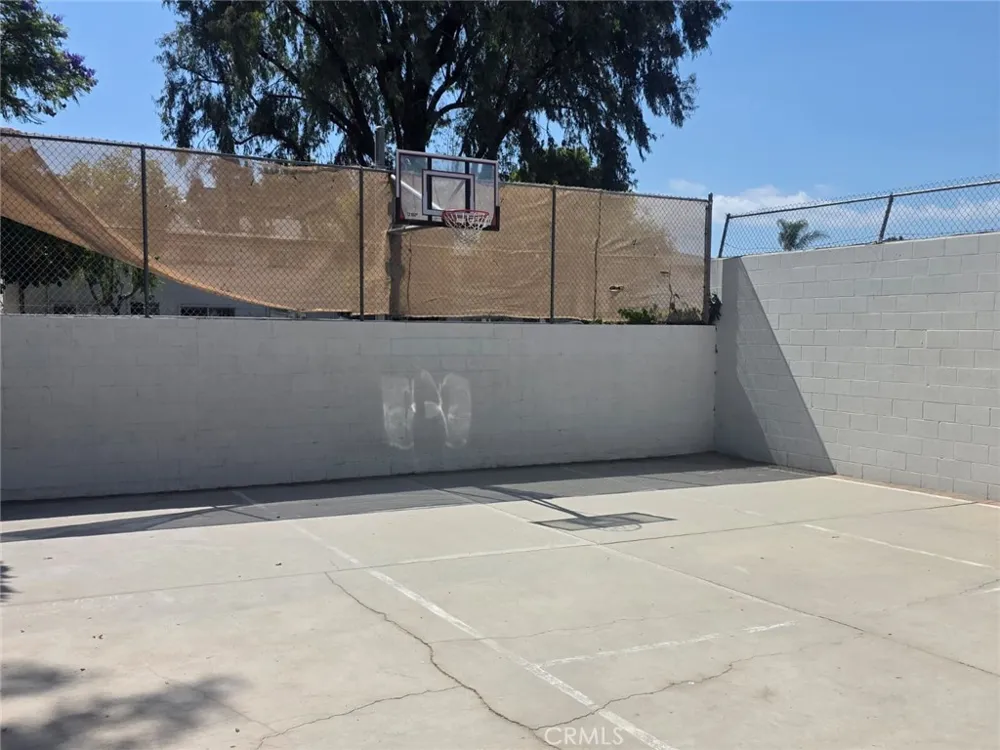 18601 Collins Street #D7 Tarzana, CA 91356