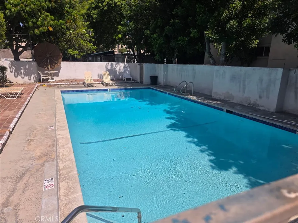 18601 Collins Street #D7 Tarzana, CA 91356