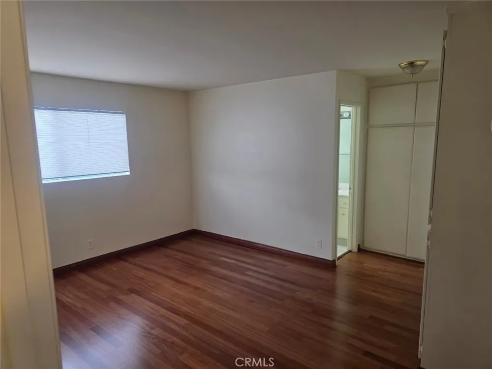 18601 Collins Street #D7 Tarzana, CA 91356