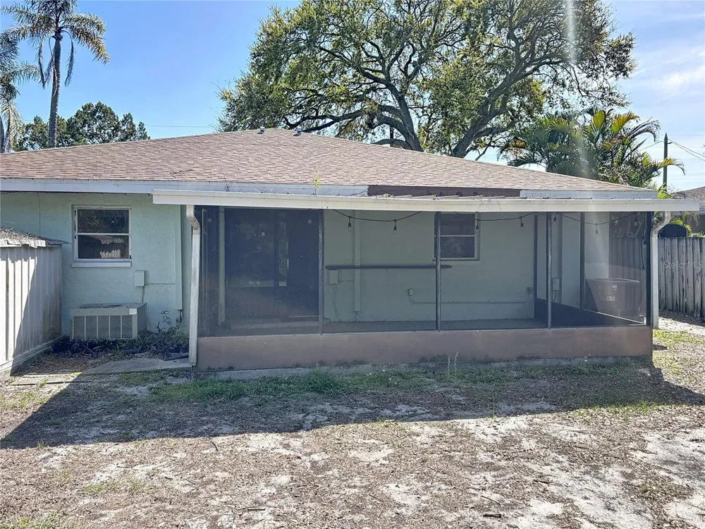 10597/10595 101ST AVENUE Seminole, FL 33772