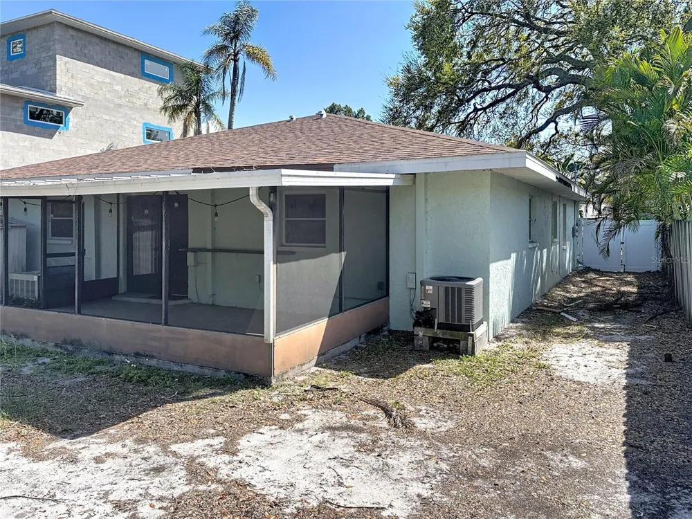 10597/10595 101ST AVENUE Seminole, FL 33772