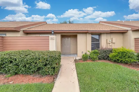 907 PARK VILLA CIRCLE