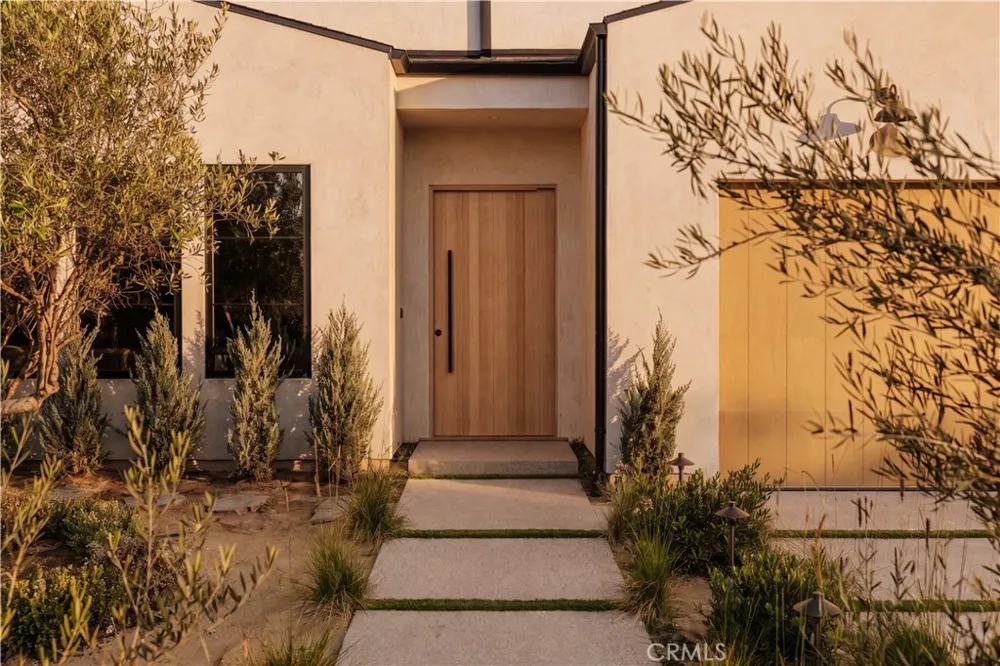4926 Nagle Avenue Sherman Oaks, CA 91423