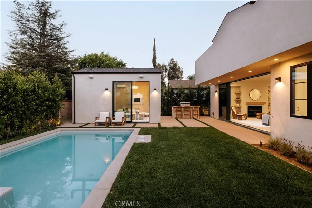 4926 Nagle Avenue Sherman Oaks, CA 91423