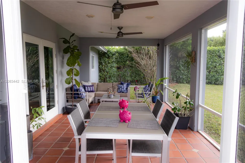 18124 SW 92nd Ct Palmetto Bay, FL 33157