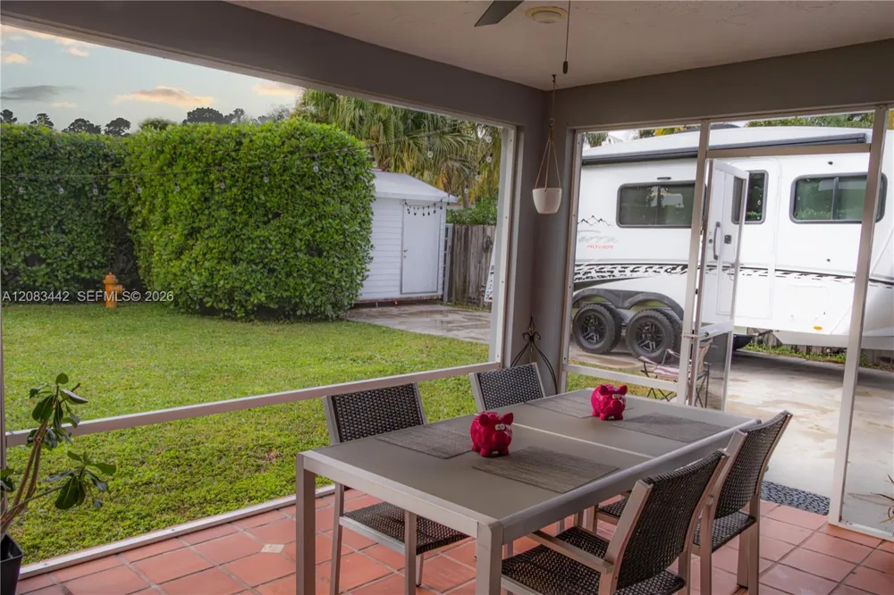 18124 SW 92nd Ct Palmetto Bay, FL 33157