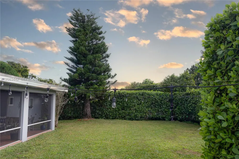 18124 SW 92nd Ct Palmetto Bay, FL 33157