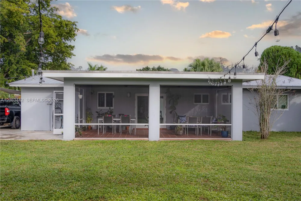 18124 SW 92nd Ct Palmetto Bay, FL 33157