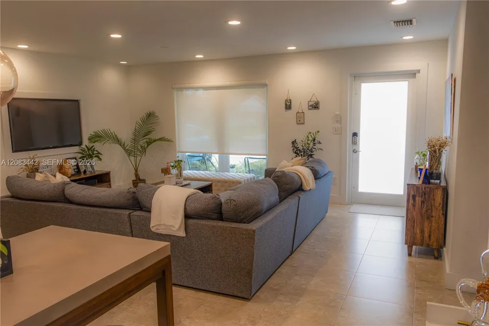 18124 SW 92nd Ct Palmetto Bay, FL 33157
